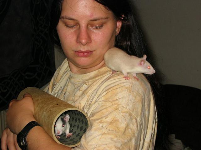 Regina with young Yuri in the tube and Sora on her shoulder